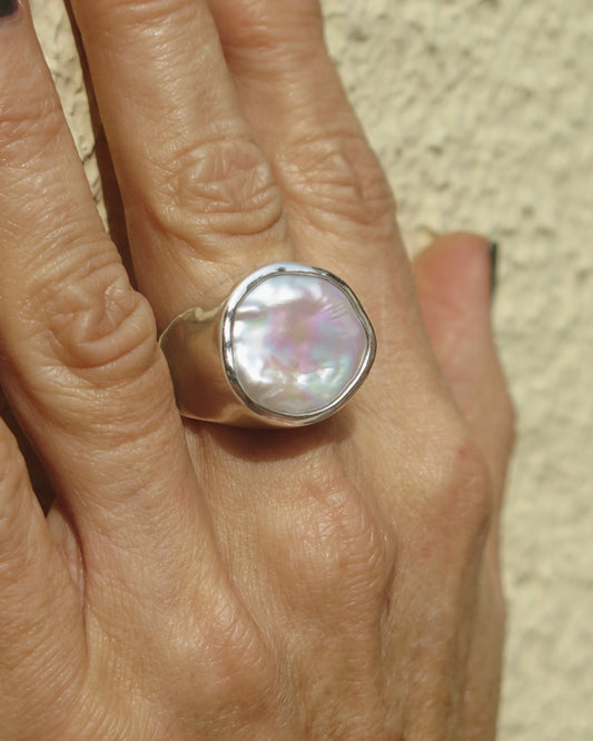 Anel Cabochão | Pérola Barroca